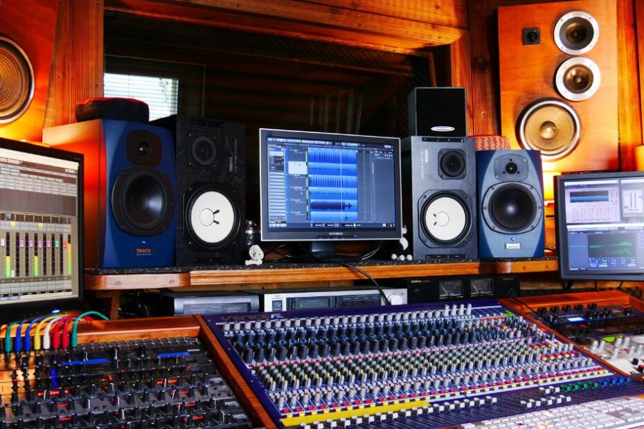 Elevate Your Audio Experience with Cineom’s Expertise in Acoustic Studio Design